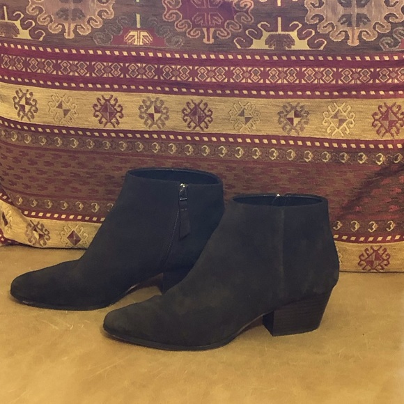Brown Suede Banana Republic Ankle Booties. Woman’s Size 9 - Picture 1 of 14
